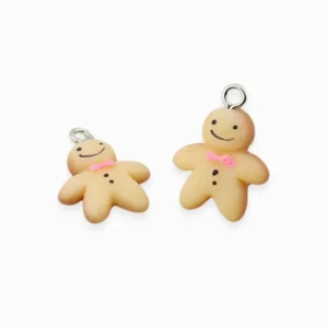 Breloquesenresinebonhommedepaind_epices-Lotde2BER0011.jpgv1737460827 Breloques bonhomme de pain d'épices 17x15mm