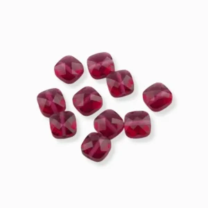 PERLE_CARREE_FACETTEE_6MM_CERISE_X1_299b910c-7df9-4987-a57f-81f41471cc67.jpgv1737461931 Perles carrées facettée 6mm
